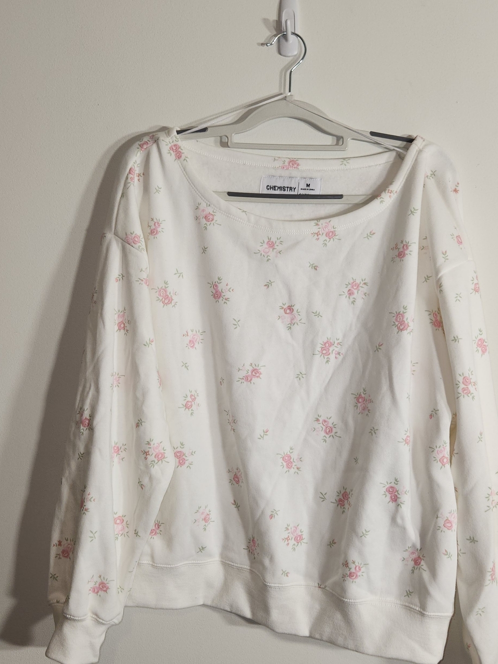 Chemistry White Floral Crewneck Sweatshirt. Medium But Runs Big. NWOT